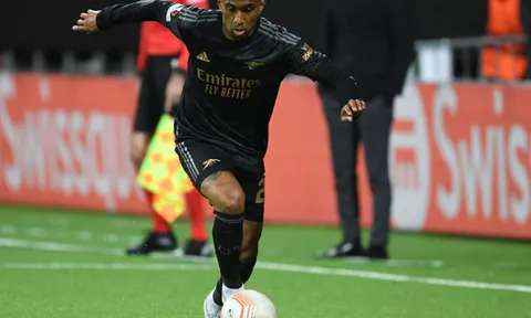Fabio Vieira hét thẳng mặt 1 đồng đội Arsenal