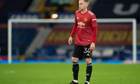 Fabrizio Romano hé lộ khả năng ra đi của Van de Beek