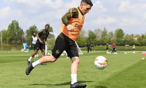 Fabrizio Romano lên tiếng, hé lộ tương lai của Torreira