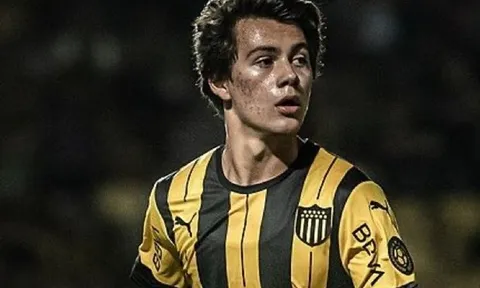 Được 'gã khổng lồ' quan tâm, sao 18 tuổi vẫn chọn cập bến Man Utd