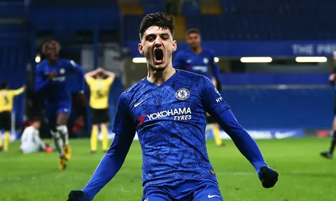 Tiền đạo Chelsea thành hàng hot Premier League