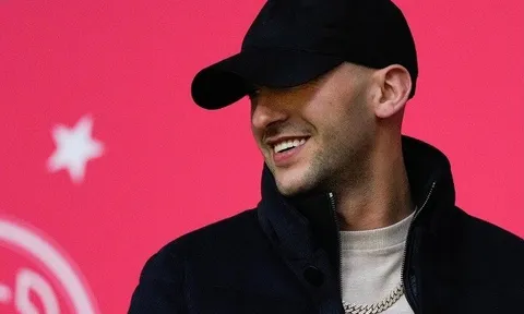 Fan Ajax hô vang tên Ziyech