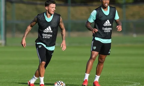 Fan Arsenal “rớt nước mắt” trước viễn cảnh cặp trung vệ trong mơ đá chính