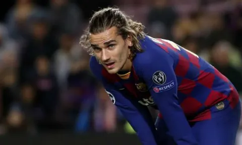 Fan Barca phẫn nộ: "Thật phí của trời khi mua tên này và Griezmann"