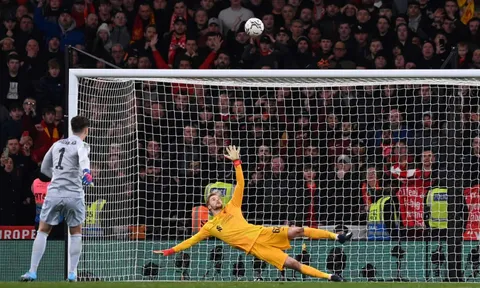 Fan Chelsea: Kepa cố tình đá hỏng phạt đền