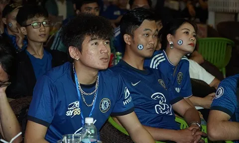 Fan Chelsea TP.HCM thức xuyên đêm, tiếp lửa đội nhà trận gặp Tottenham Hotspur