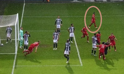 Fan Liverpool nổi giận vì 1 cầu thủ không ăn mừng bàn thắng của Alisson