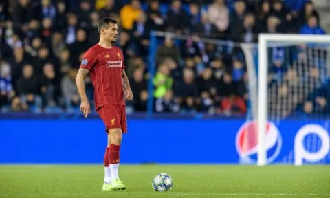 Fan Liverpool nổi khùng: "Đem tên kém cỏi đó biến khỏi đây!"