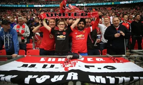 'Suỵt! Đừng nói cho fan MU biết họ vừa trao chức vô địch cho ai'