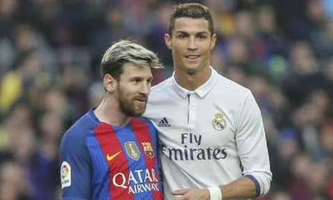 Fan Ronaldo 'tổng tấn công' Messi sau tuyên bố ở lại Barca