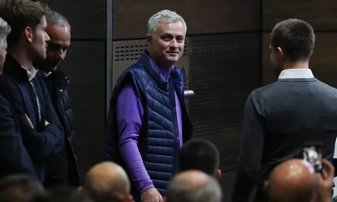 Fan Tottenham: "Mourinho, làm ơn đừng dùng anh ta nữa"