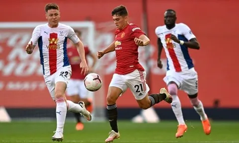 Quá chán nản, CĐV Man United giận dữ: "Bán cậu ta cho Leeds"