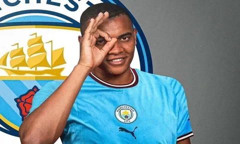 Tân binh Man City khen M.U tốt nhất thế giới