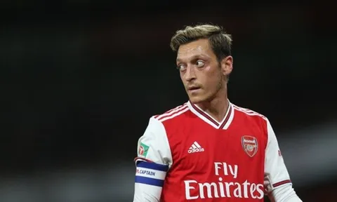 Mesut Ozil mất chỗ đứng chỉ vì Arsenal đang 'biến chất'