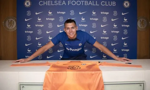 Tân binh cập bến Chelsea vào thứ 4