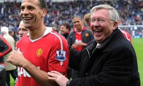 Ferdinand tiết lộ người duy nhất có thể trêu chọc Sir Alex tại Man Utd