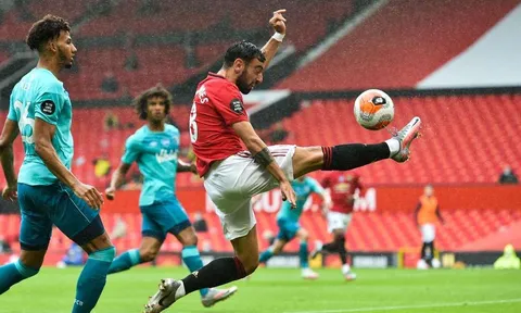 Fernandes quá khủng! Man Utd khiến cả Premier League ngã ngửa