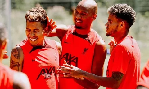 Firmino bị "vò đầu, bứt tai" trong buổi tập của Liverpool