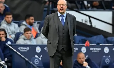 Cựu HLV Chelsea, Liverpool chuẩn bị nhận trát sa thải