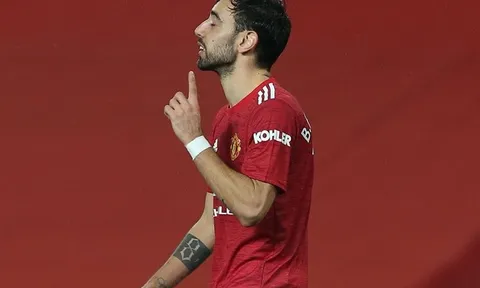Bruno khác biệt, làm CĐV Man Utd phát cuồng sau hành động với Lingard