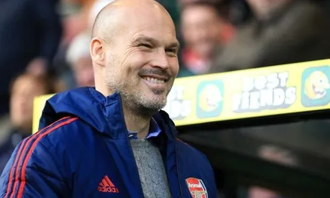 Bị Paul Scholes chê luộm thuộm, Freddie Ljungberg lên tiếng nói gì?