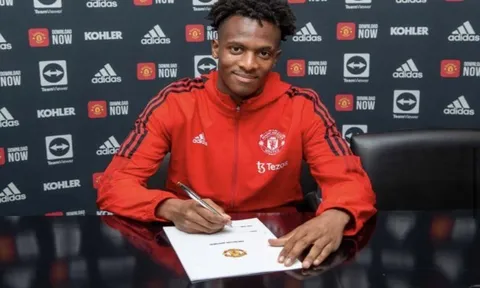Man Utd công bố bản hợp đồng với 'máy chạy' 19 tuổi