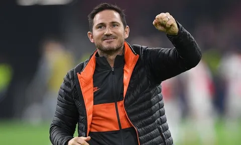 Chelsea thăng hoa, Joe Cole nói thẳng khác biệt của Lampard với Sarri