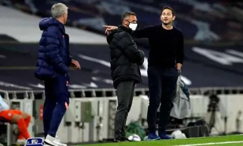 Frank Lampard: "Ông ấy nói với trọng tài còn nhiều hơn với các cầu thủ"
