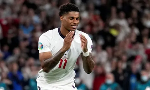 Lampard và Rio Ferdinand tranh cãi về quả penalty của Rashford