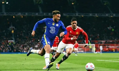 Sự 'quái vật' của Reece James trước Man United