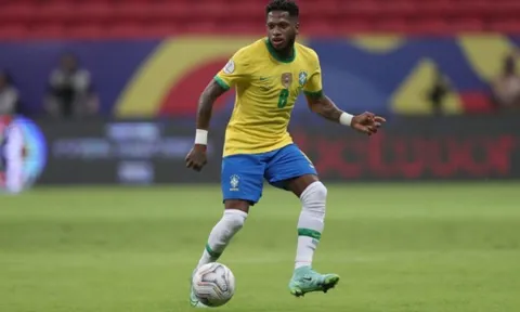 Fred hóa Pogba trên tuyển Brazil