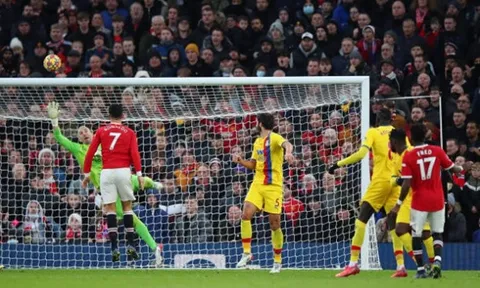 Fred nhận vinh dự lớn từ NHM Man United