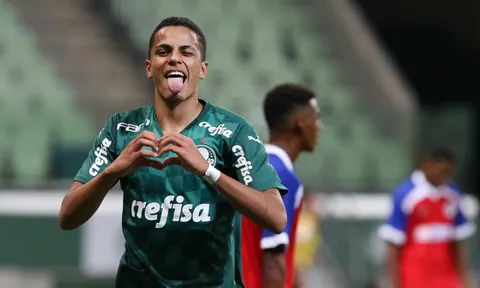 Ajax nhắm tiền đạo gây bão tại Brazil, M.U mừng thầm