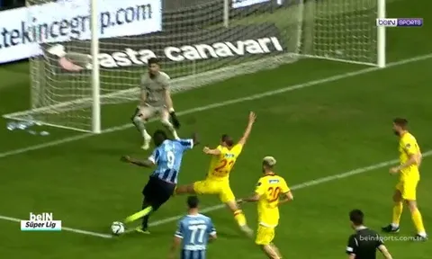 Balotelli ghi 5 bàn thắng trận cuối mùa, gồm siêu phẩm rabona điên rồ