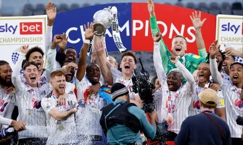Fulham đăng quang Championship sớm 1 vòng đấu