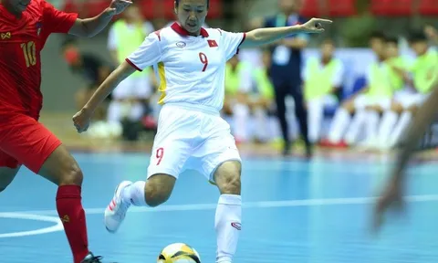 Thắng đậm Malaysia, futsal nữ Việt Nam soán ngôi đầu của Thái Lan
