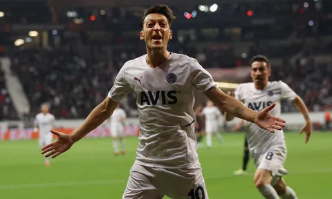 CHÍNH THỨC! Mesut Ozil có bến đỗ mới