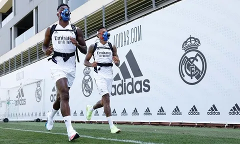 Tại sao các ngôi sao Real Madrid đeo mặt nạ khi tập luyện?