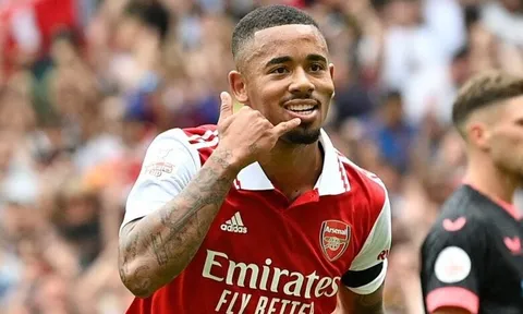 Gabriel Jesus được khen 'cân' cả hàng công Pháo thủ