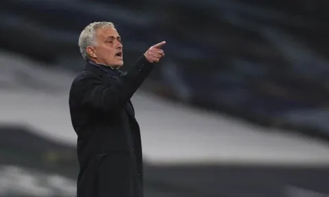Gã khổng lồ chốt tương lai "đá tảng" 50 triệu, Mourinho mừng thầm