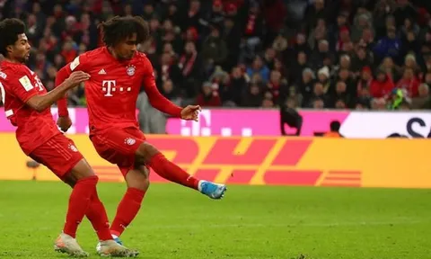 "Gà son" lại giải cứu Bayern, NHM rần rần: "Chúa ơi! Cậu nhóc này thật khó tin"