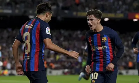 Gà son Pedri mang Barca lên đỉnh La Liga