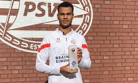 Mục tiêu của M.U, Arsenal hay nhất Eredivisie tháng 9