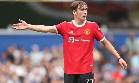 Sau Maguire, Chelsea tính gây sốc với tiền vệ Man United