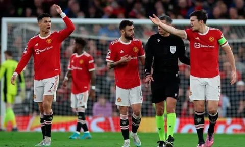 Gary Neville chỉ ra lợi ích khi Man Utd bật bãi khỏi Champions League