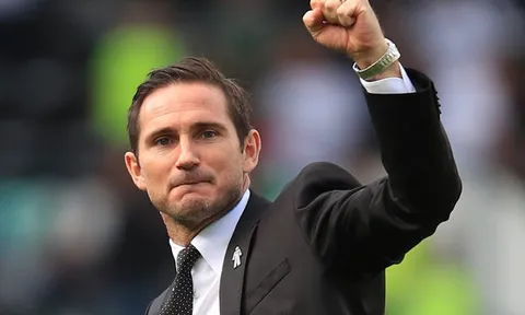 Gary Neville: "Có vẻ như Lampard đang bắt đầu làm đúng ở Chelsea"