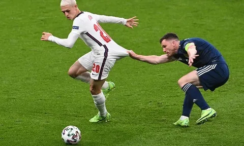 Gary Neville công kích tuyển Anh thậm tệ