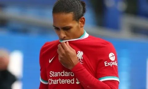 Gary Neville: "Đó là việc Jurgen Klopp sẽ làm để thay thế Van Dijk..."