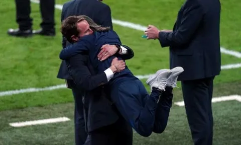 Gary Neville nêu rõ thủ lĩnh đích thực mà Anh còn thiếu nhiều năm qua