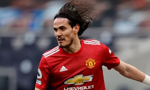 Gary Neville lên tiếng về bản gia hạn của Man Utd và Cavani
